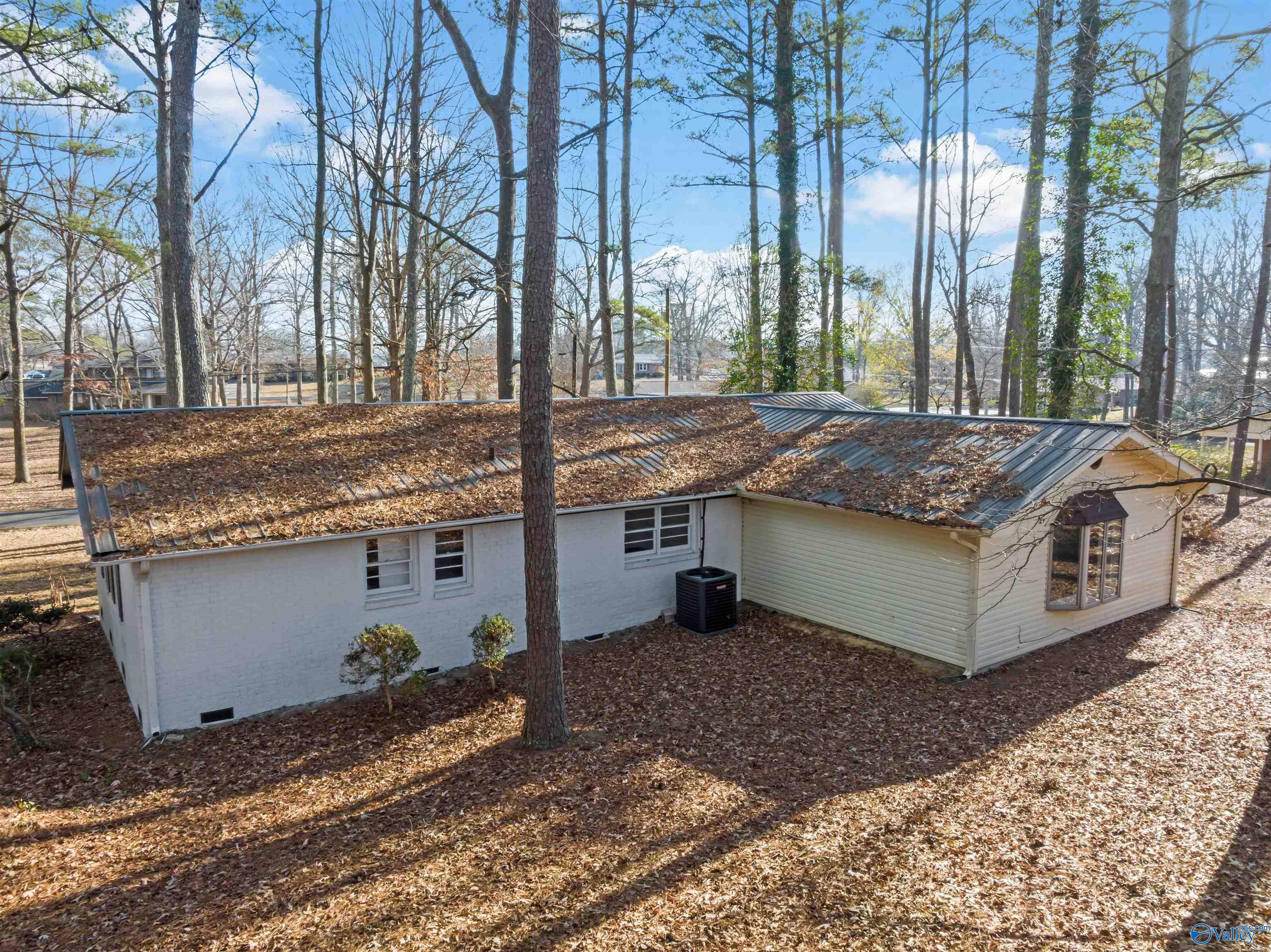 211 Falkner Circle
