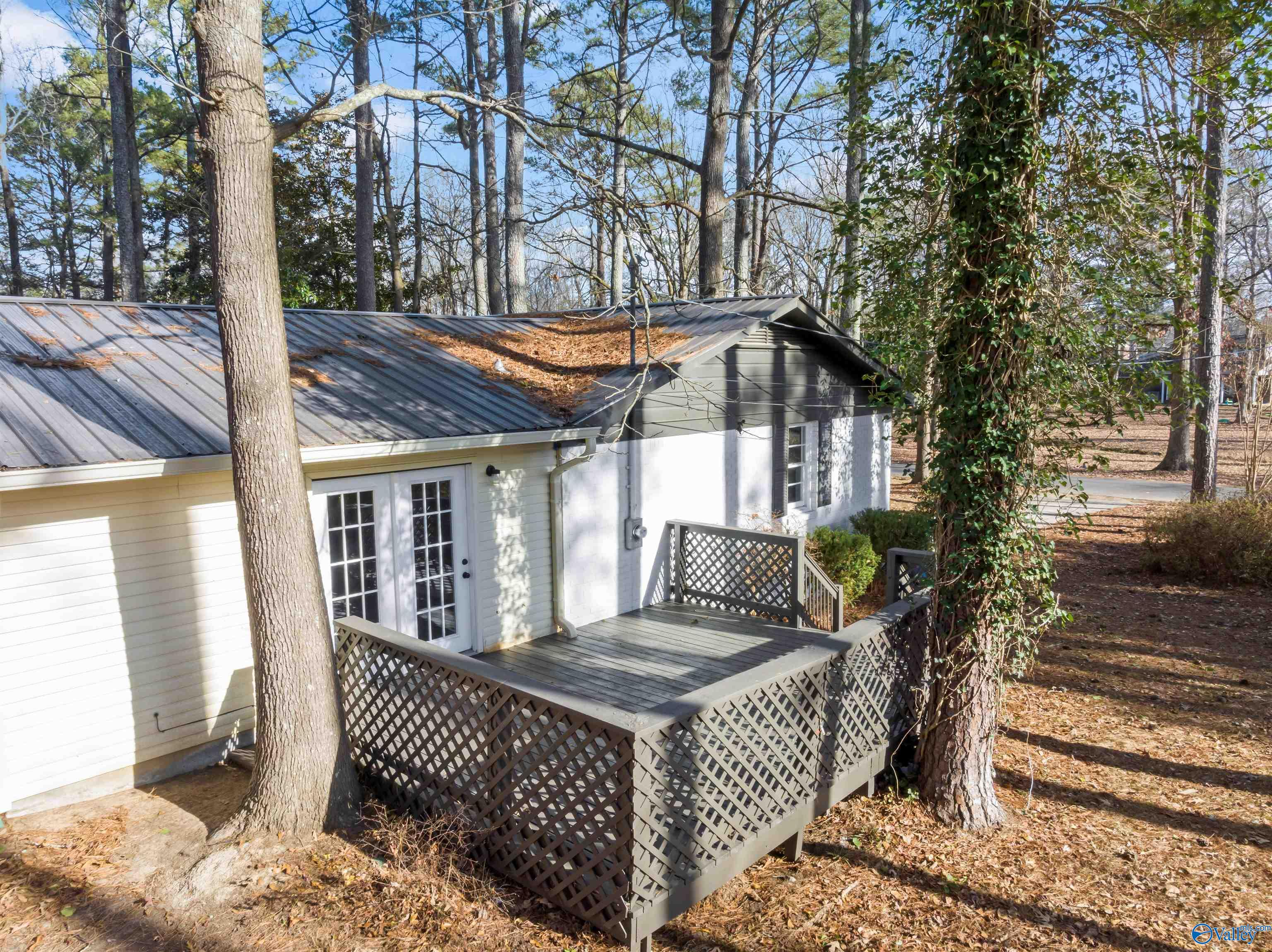 211 Falkner Circle