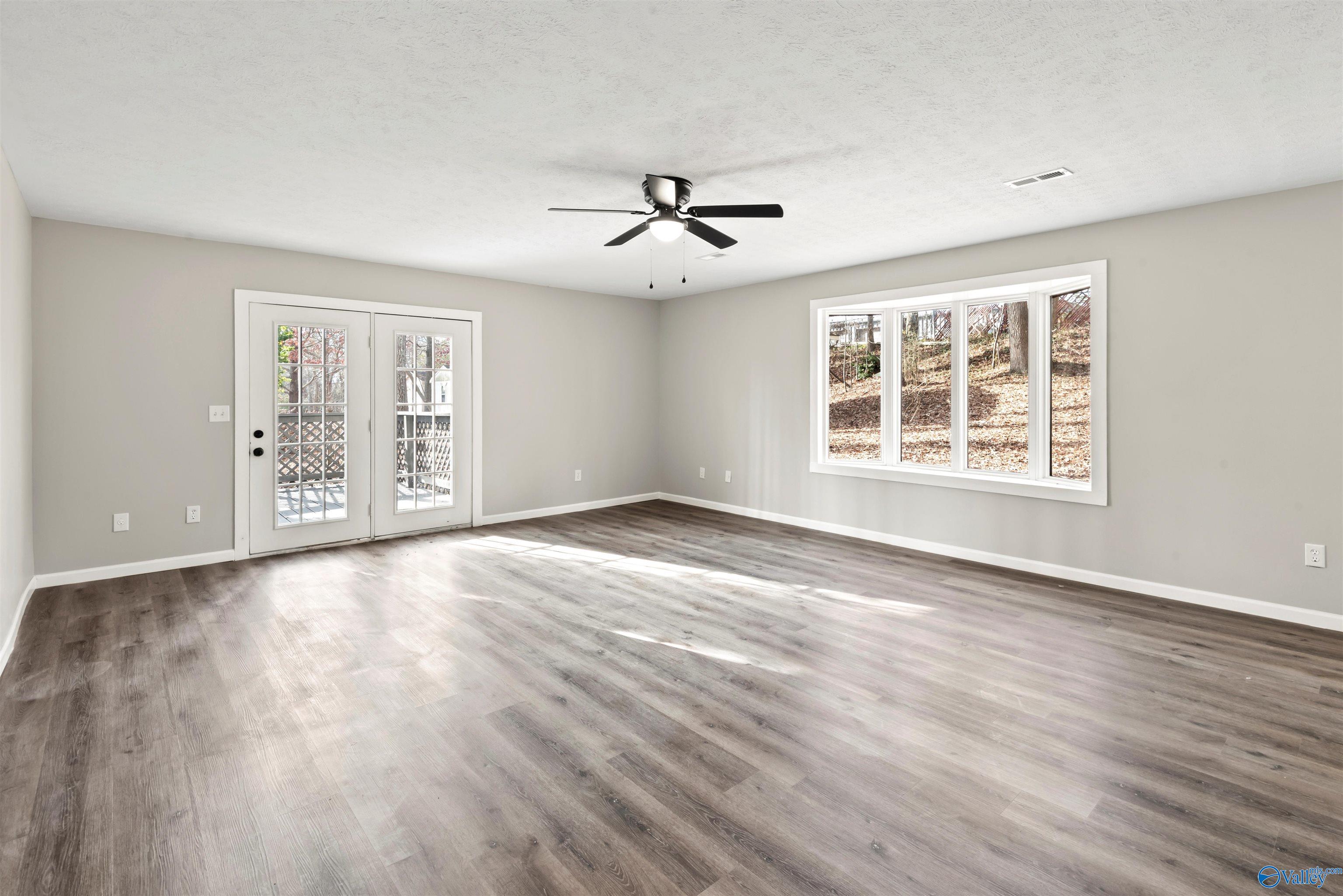 211 Falkner Circle