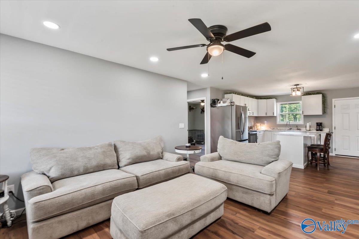 577 Walter Whitt Rd