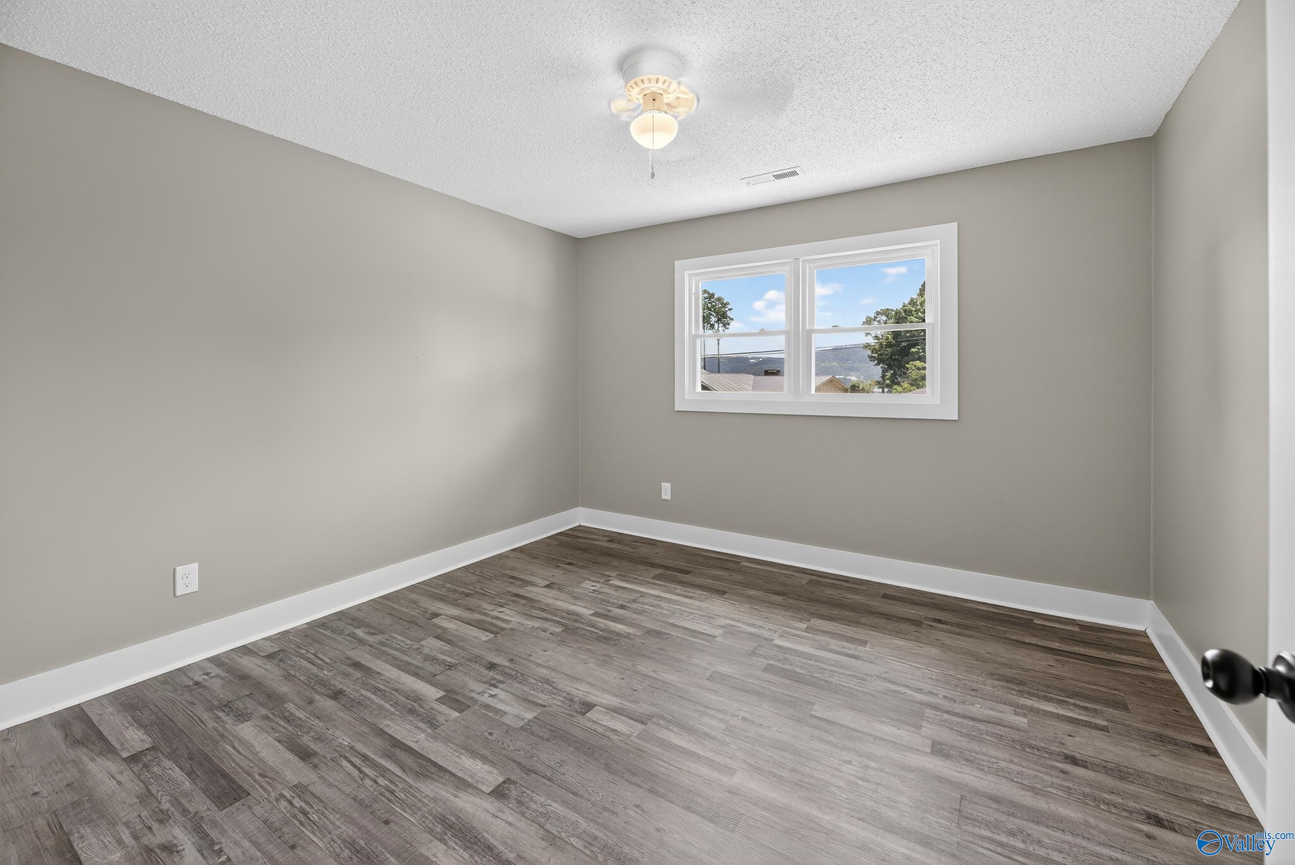 2420 Cowen Circle