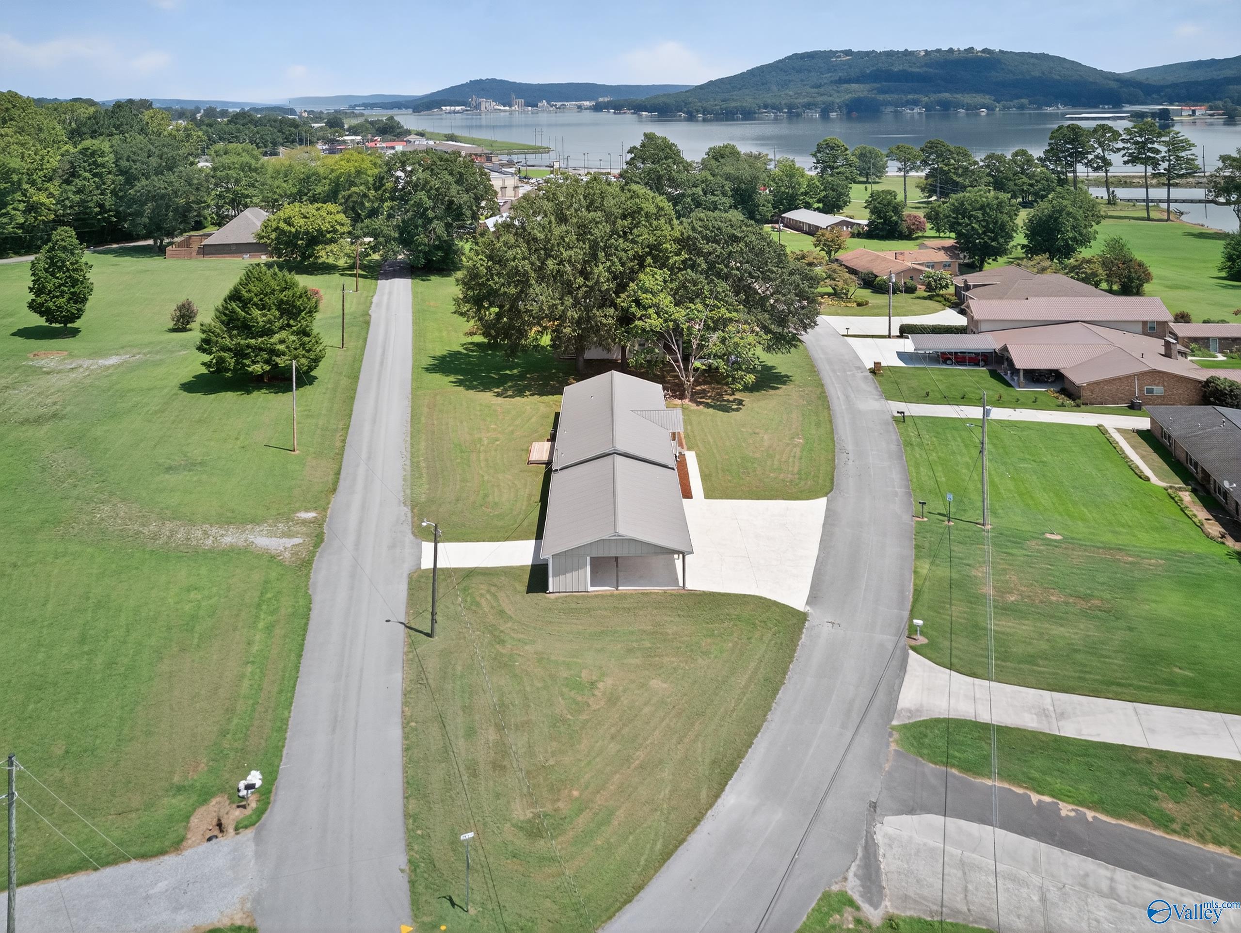 2420 Cowen Circle
