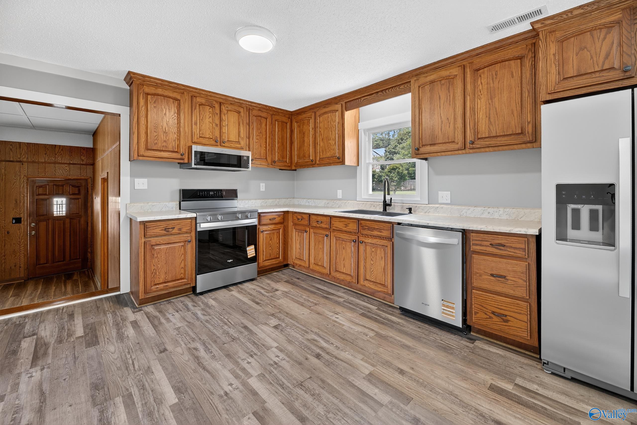 2420 Cowen Circle