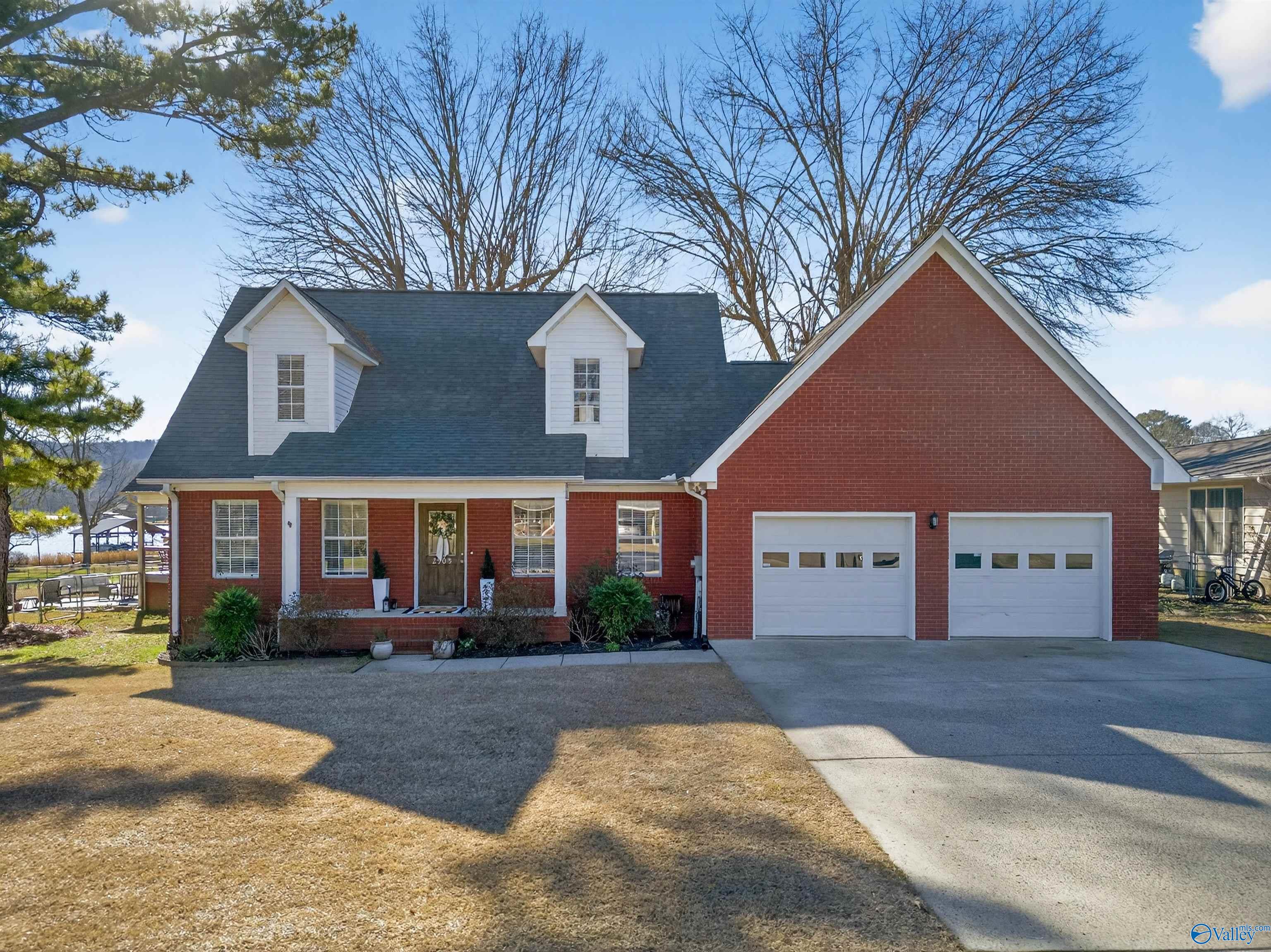 2505 Meadowwood Circle