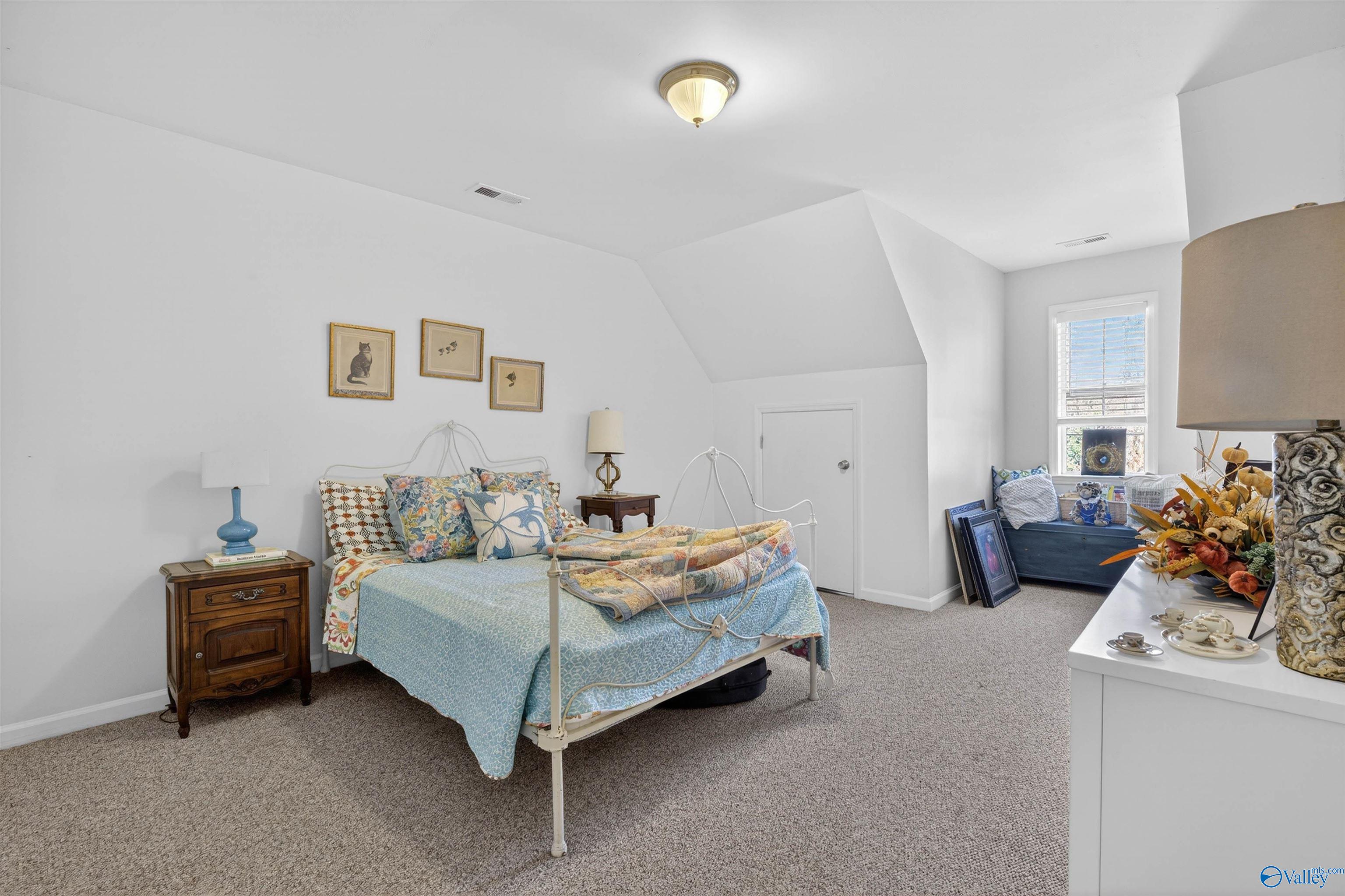 2505 Meadowwood Circle
