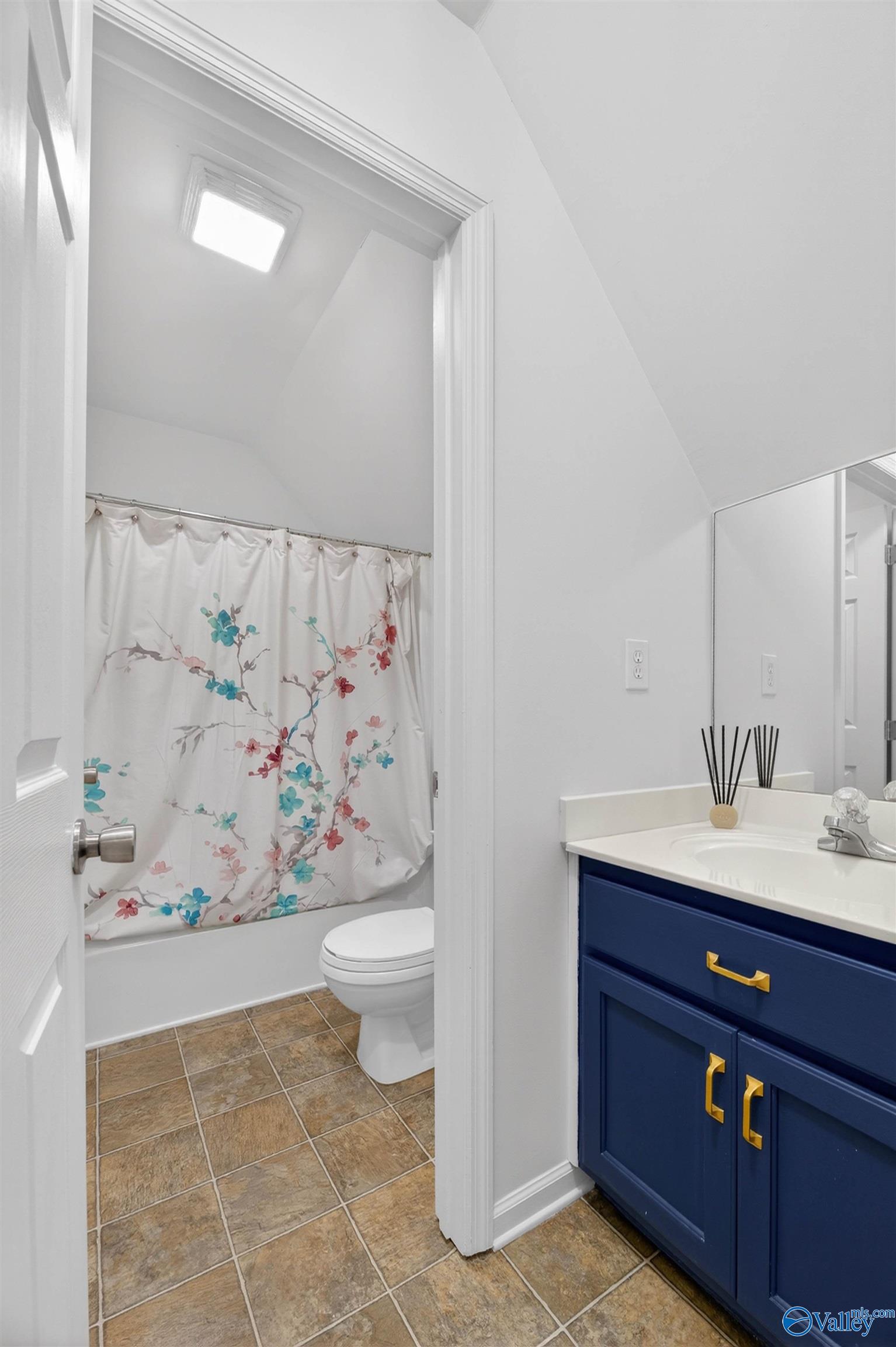 2505 Meadowwood Circle