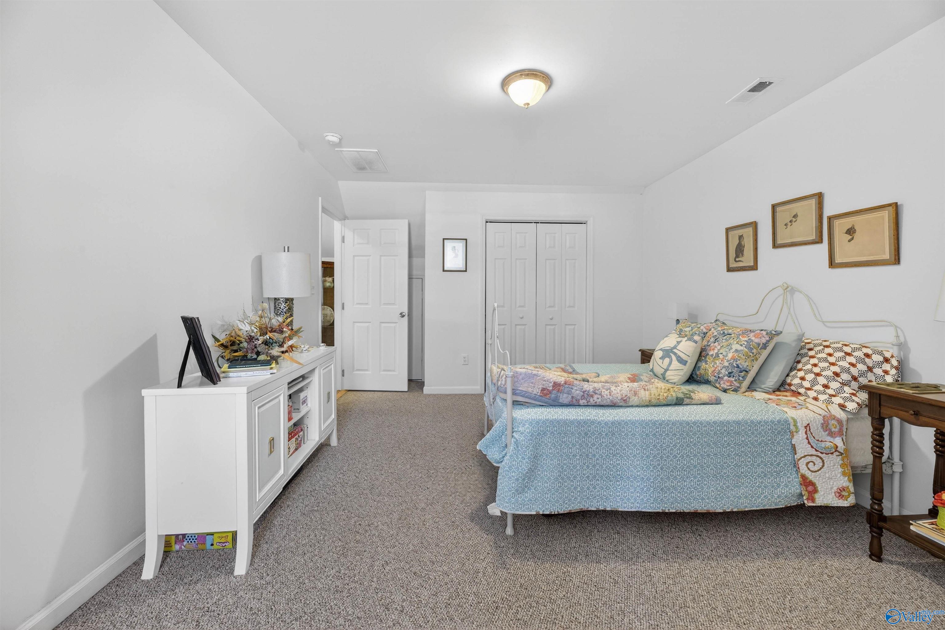 2505 Meadowwood Circle