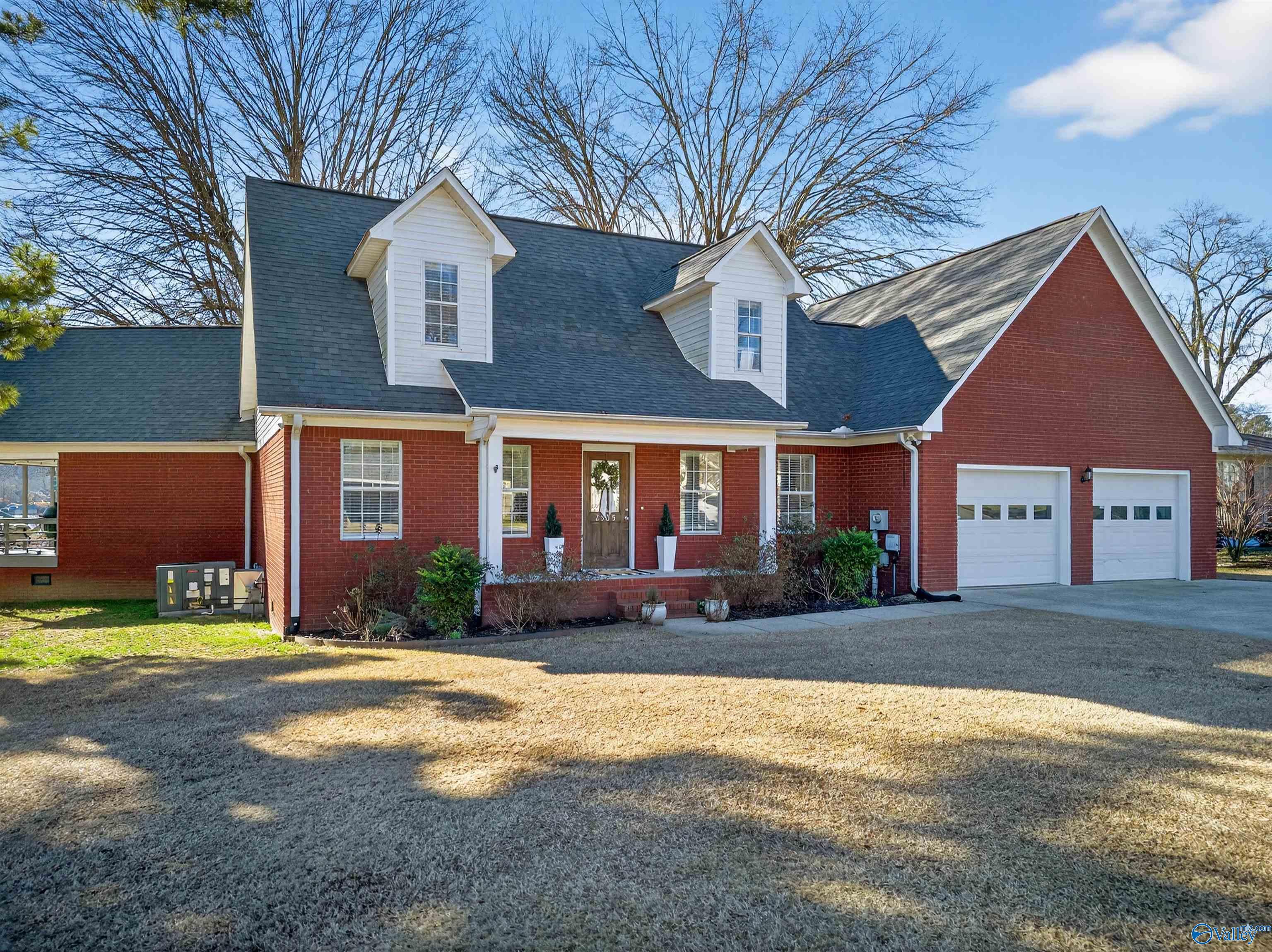 2505 Meadowwood Circle