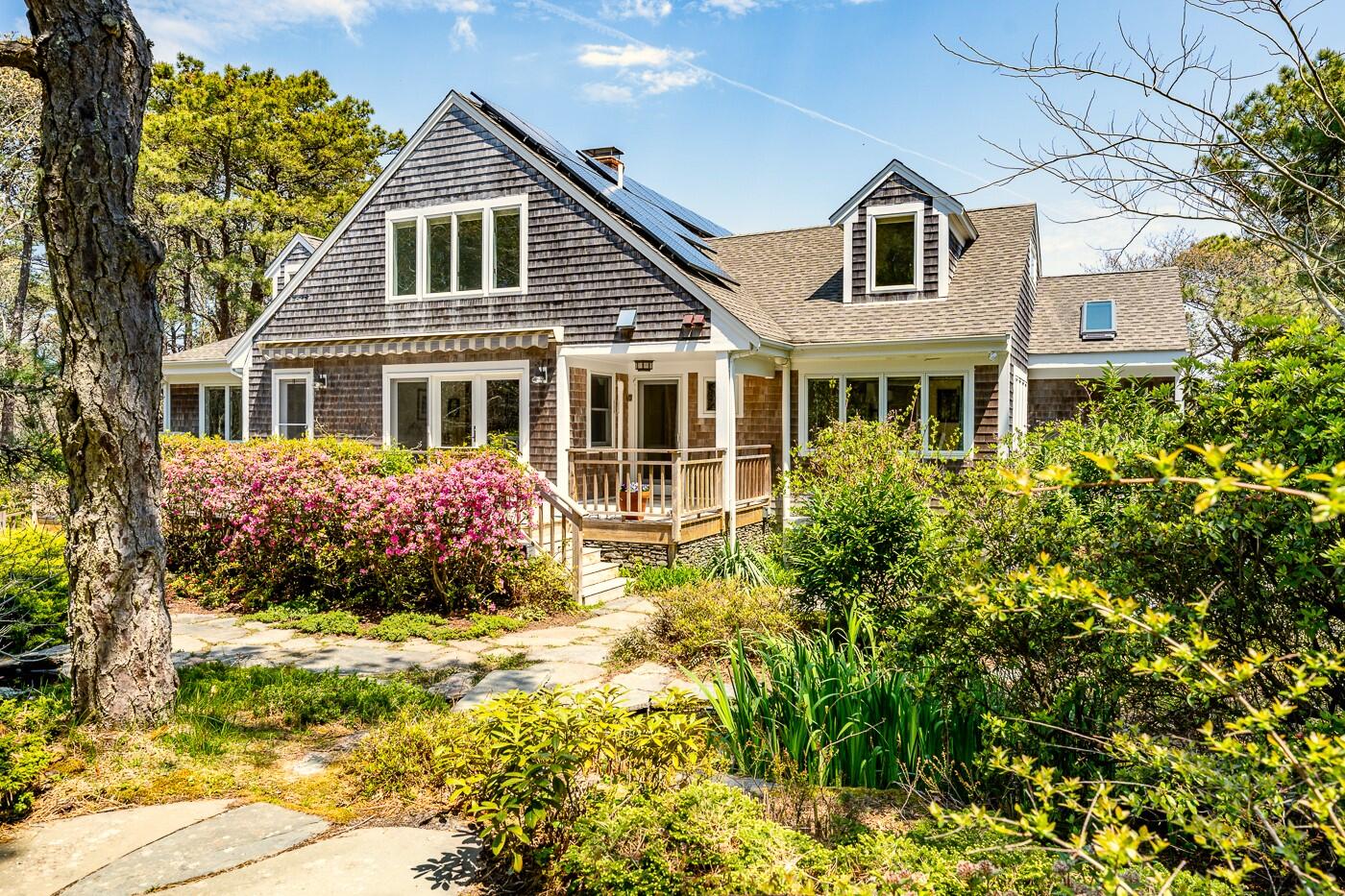 1095 Long Pond Road