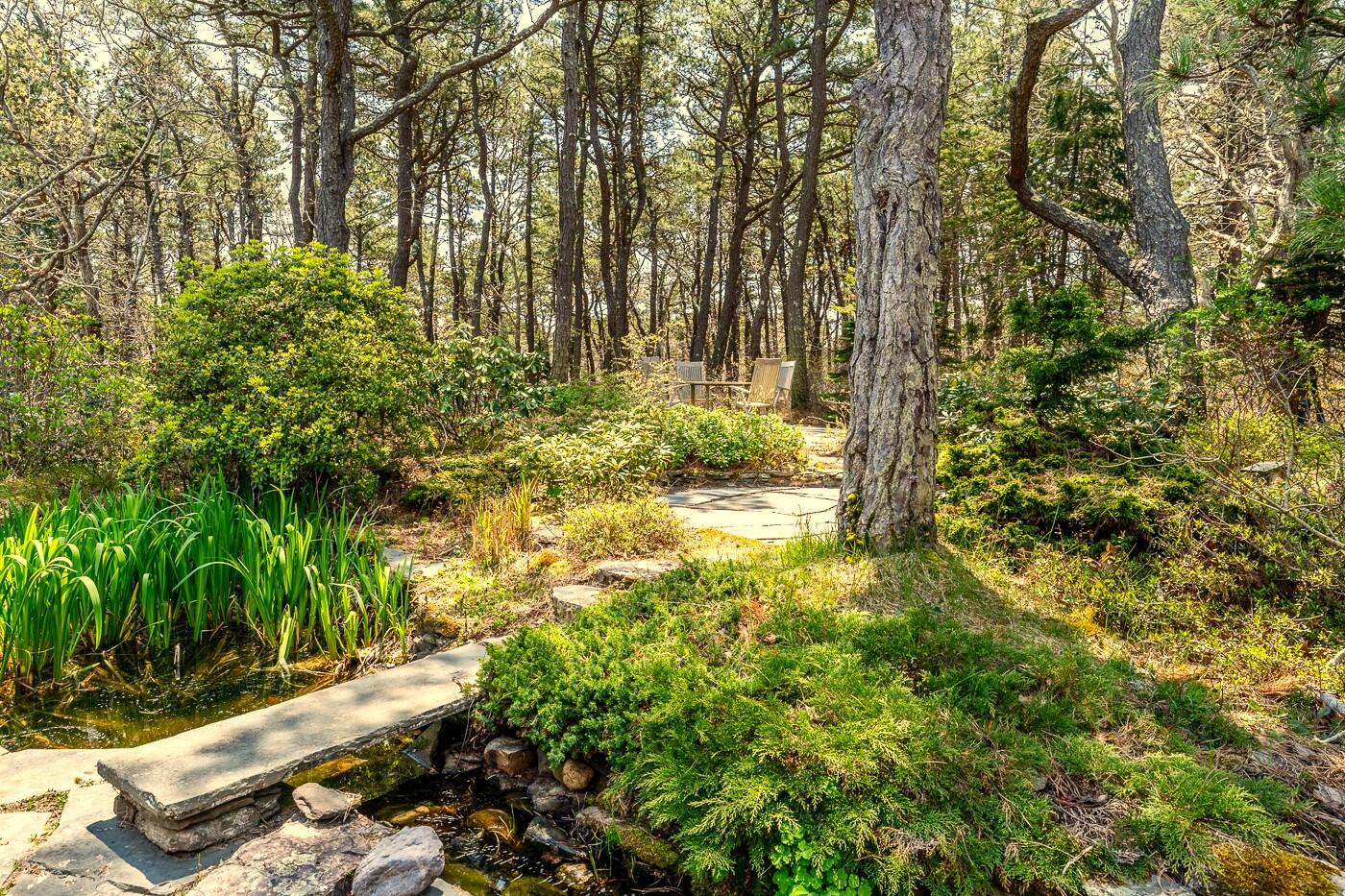 1095 Long Pond Road