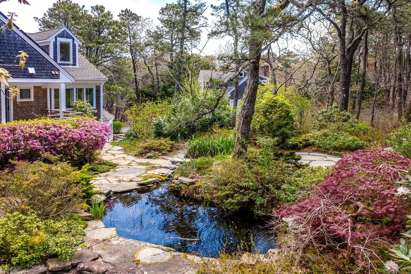1095 Long Pond Road