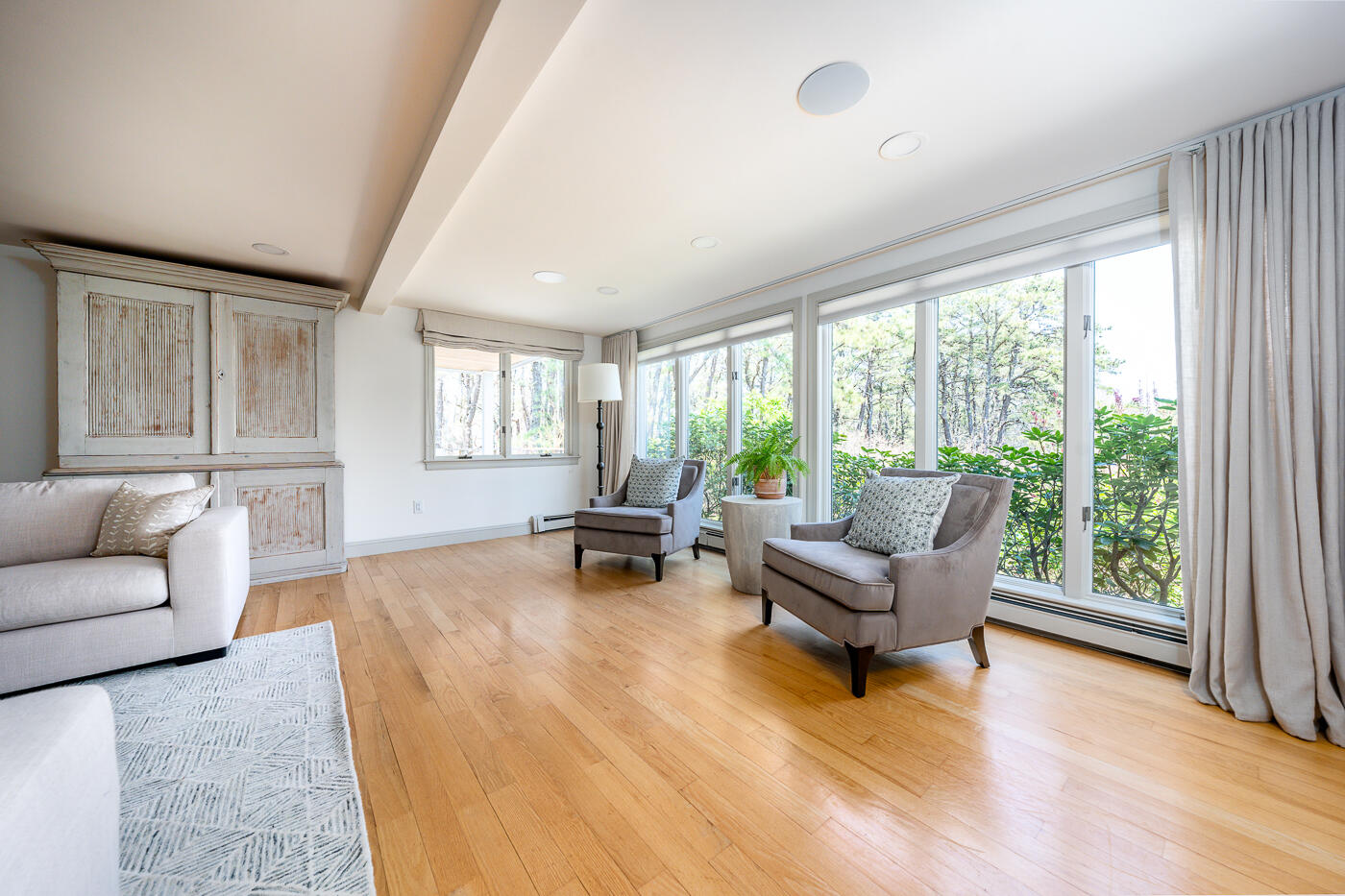 1095 Long Pond Road