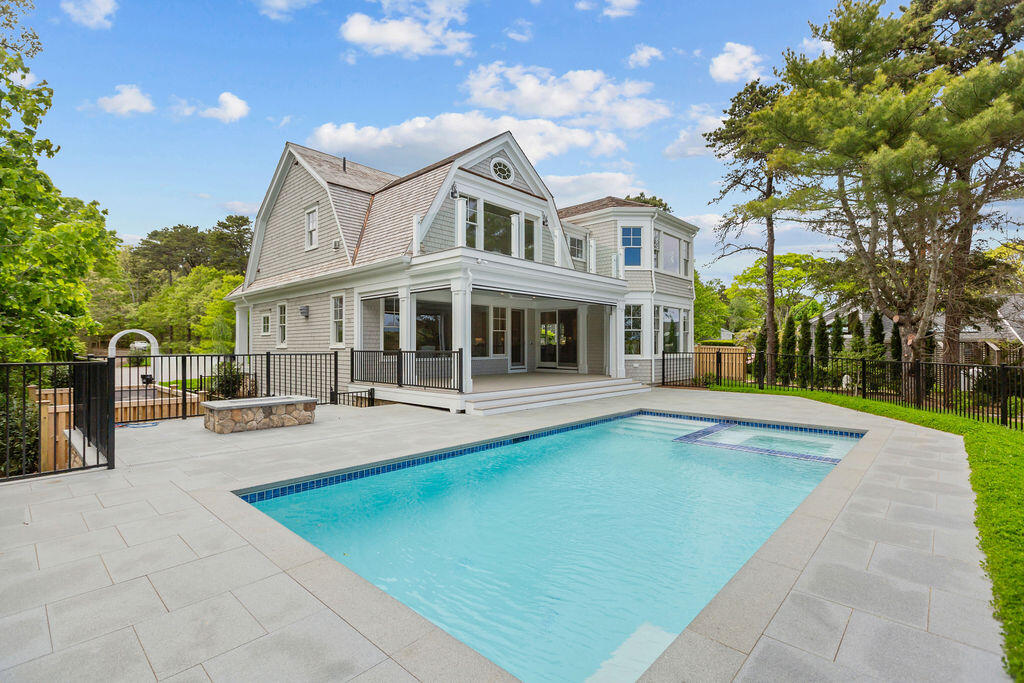 64 Pershing Lane
