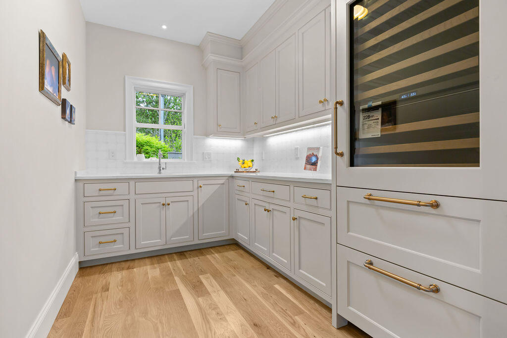 64 Pershing Lane