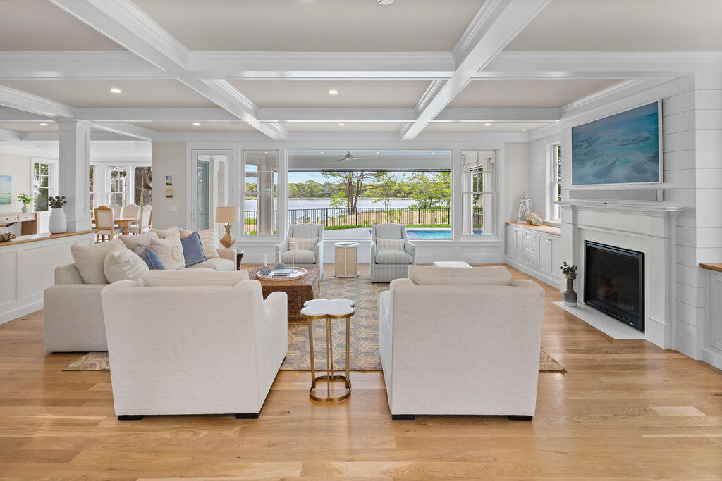 64 Pershing Lane