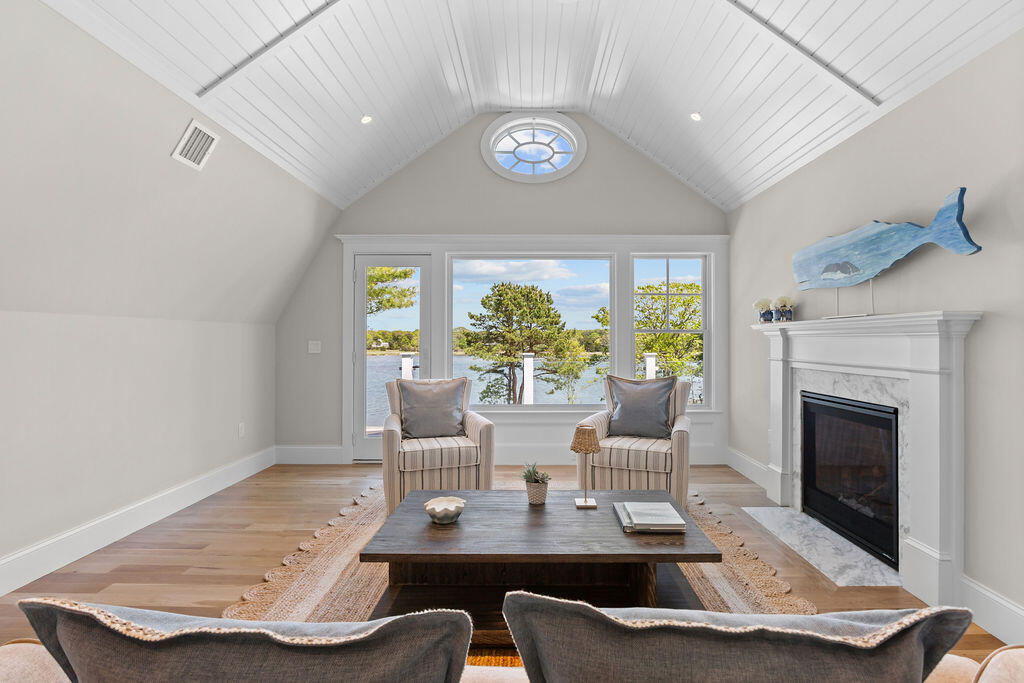 64 Pershing Lane