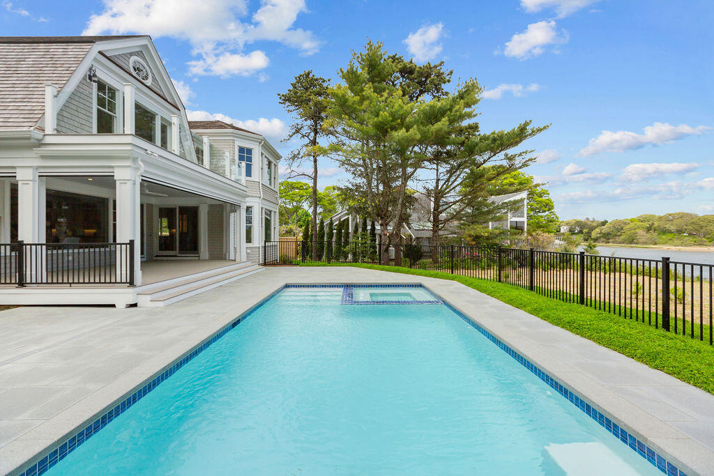 64 Pershing Lane