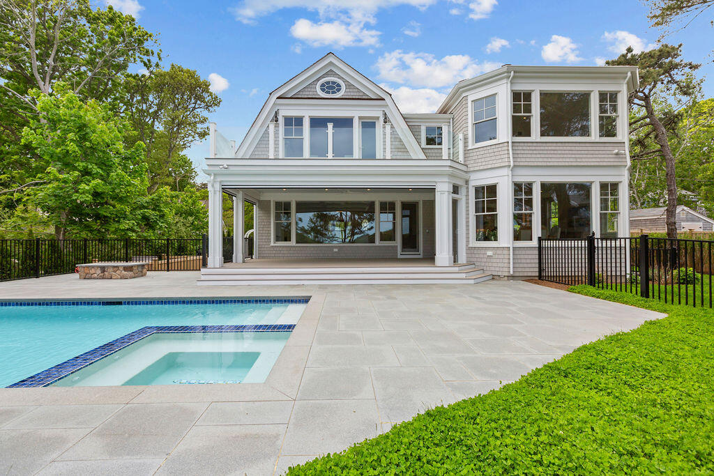 64 Pershing Lane