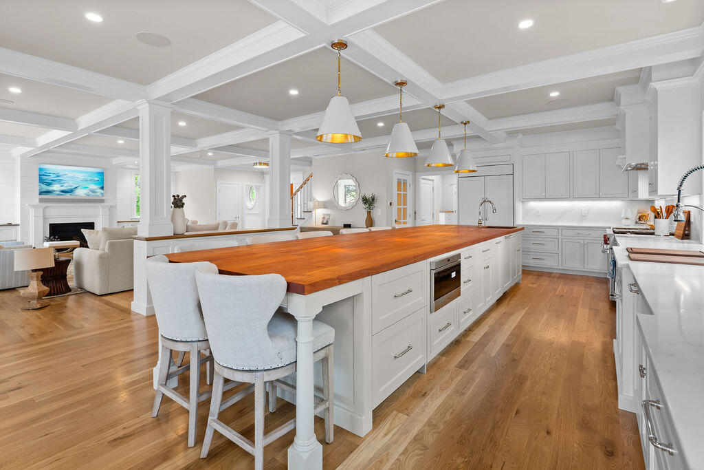 64 Pershing Lane