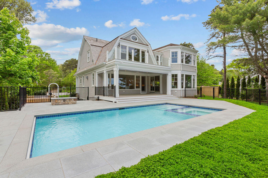 64 Pershing Lane