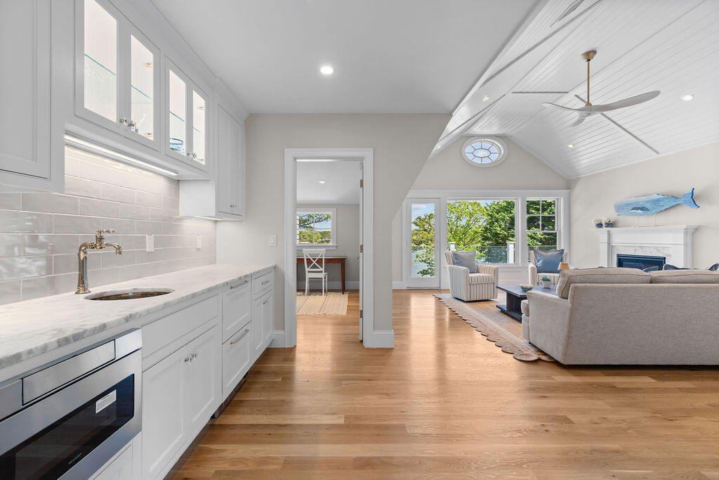 64 Pershing Lane