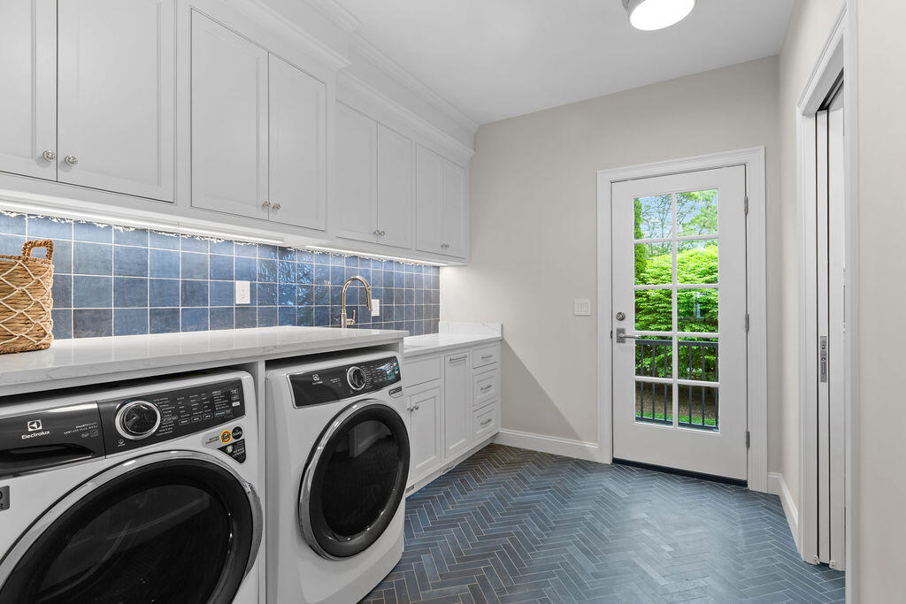 64 Pershing Lane