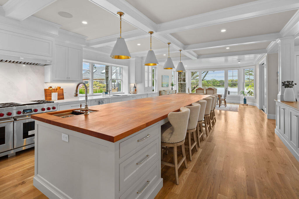 64 Pershing Lane