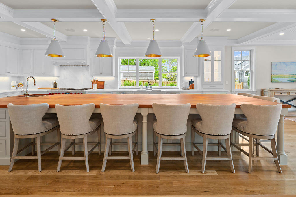 64 Pershing Lane