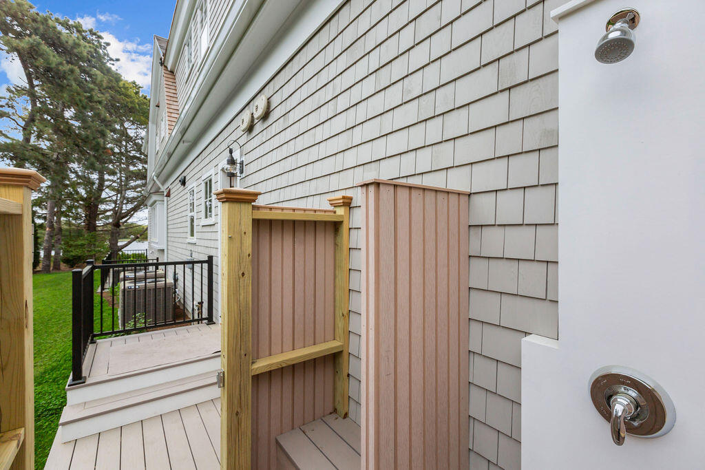 64 Pershing Lane