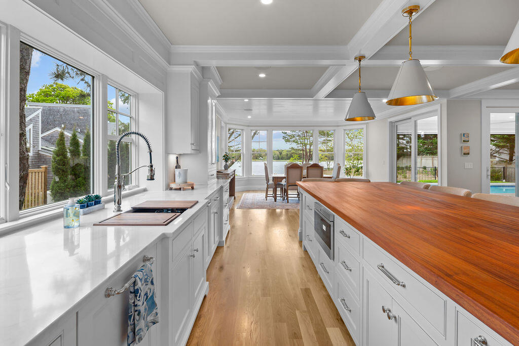 64 Pershing Lane