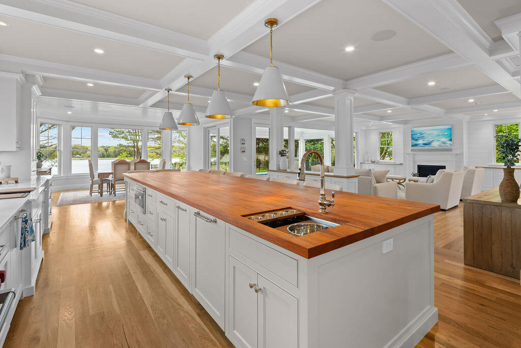 64 Pershing Lane