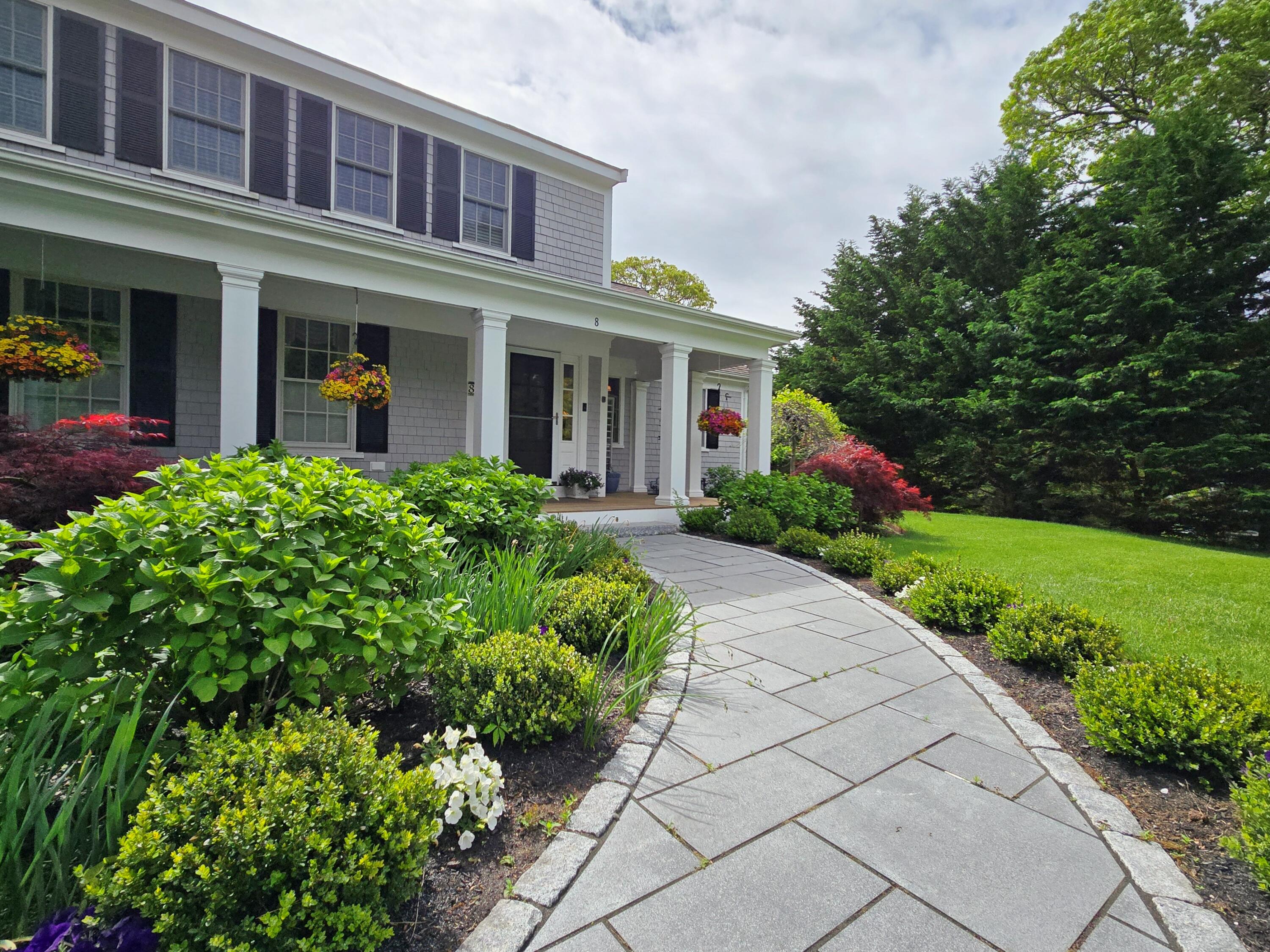 8 Lindsay Lane