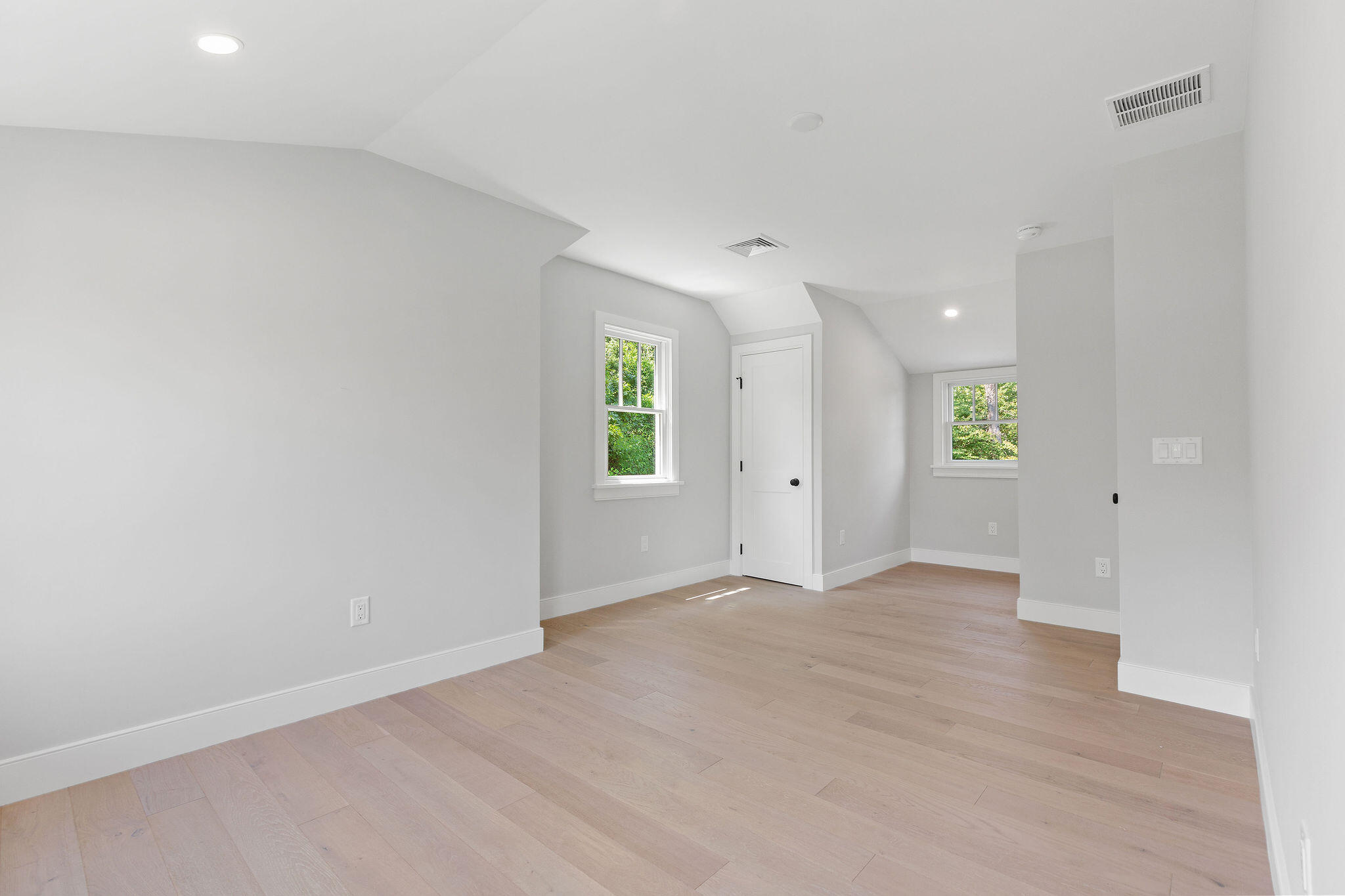 136 Monument Road