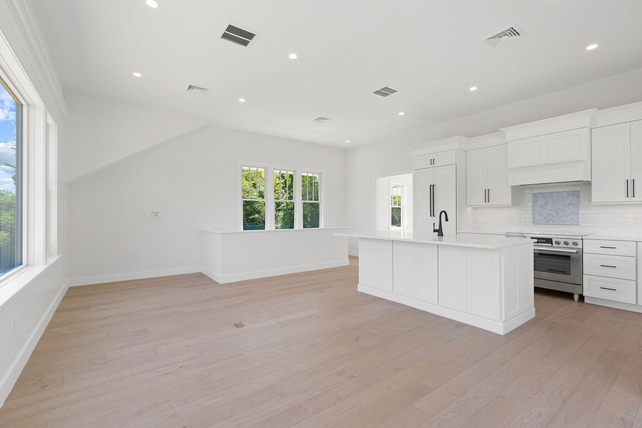 136 Monument Road