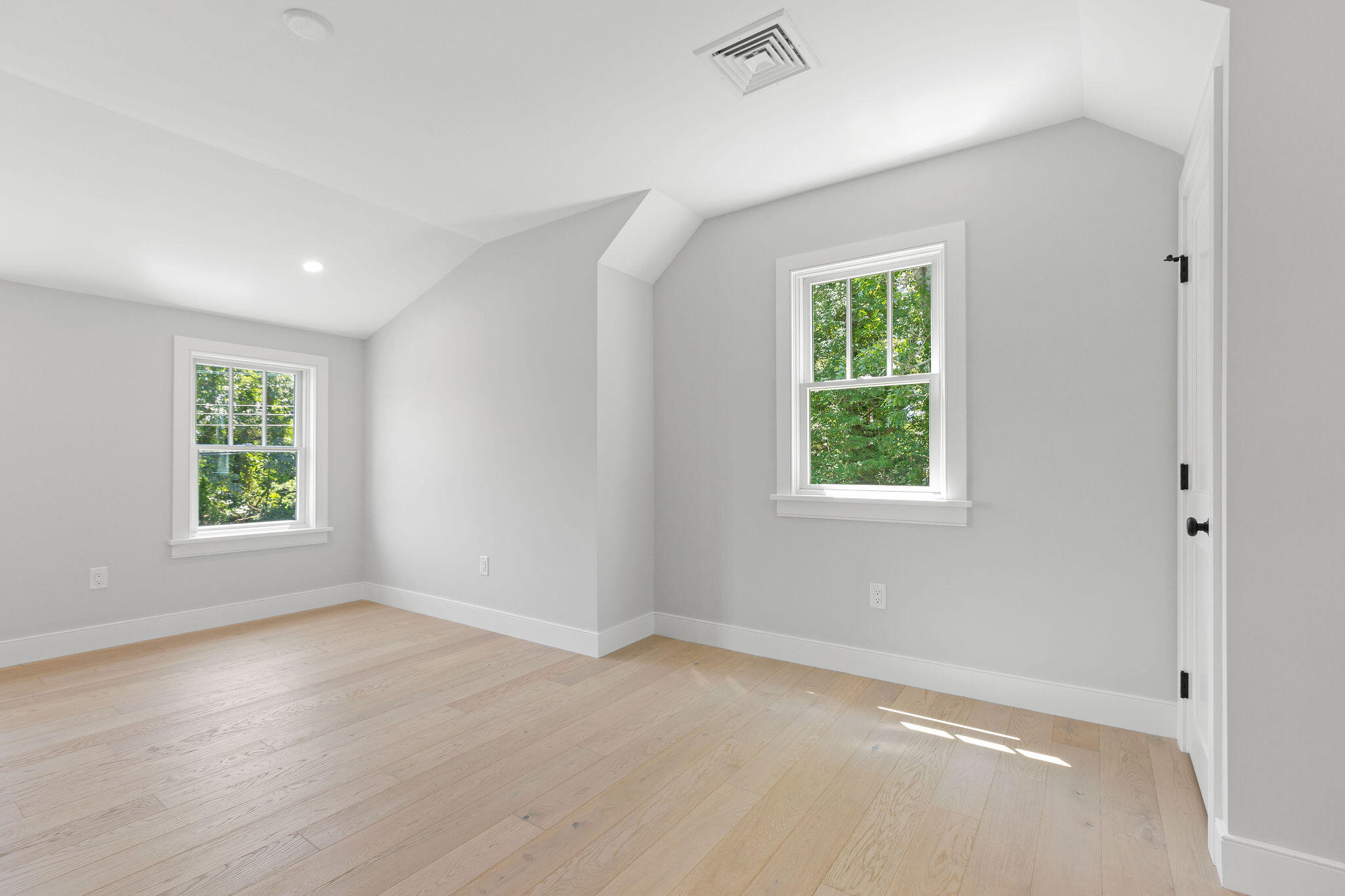 136 Monument Road