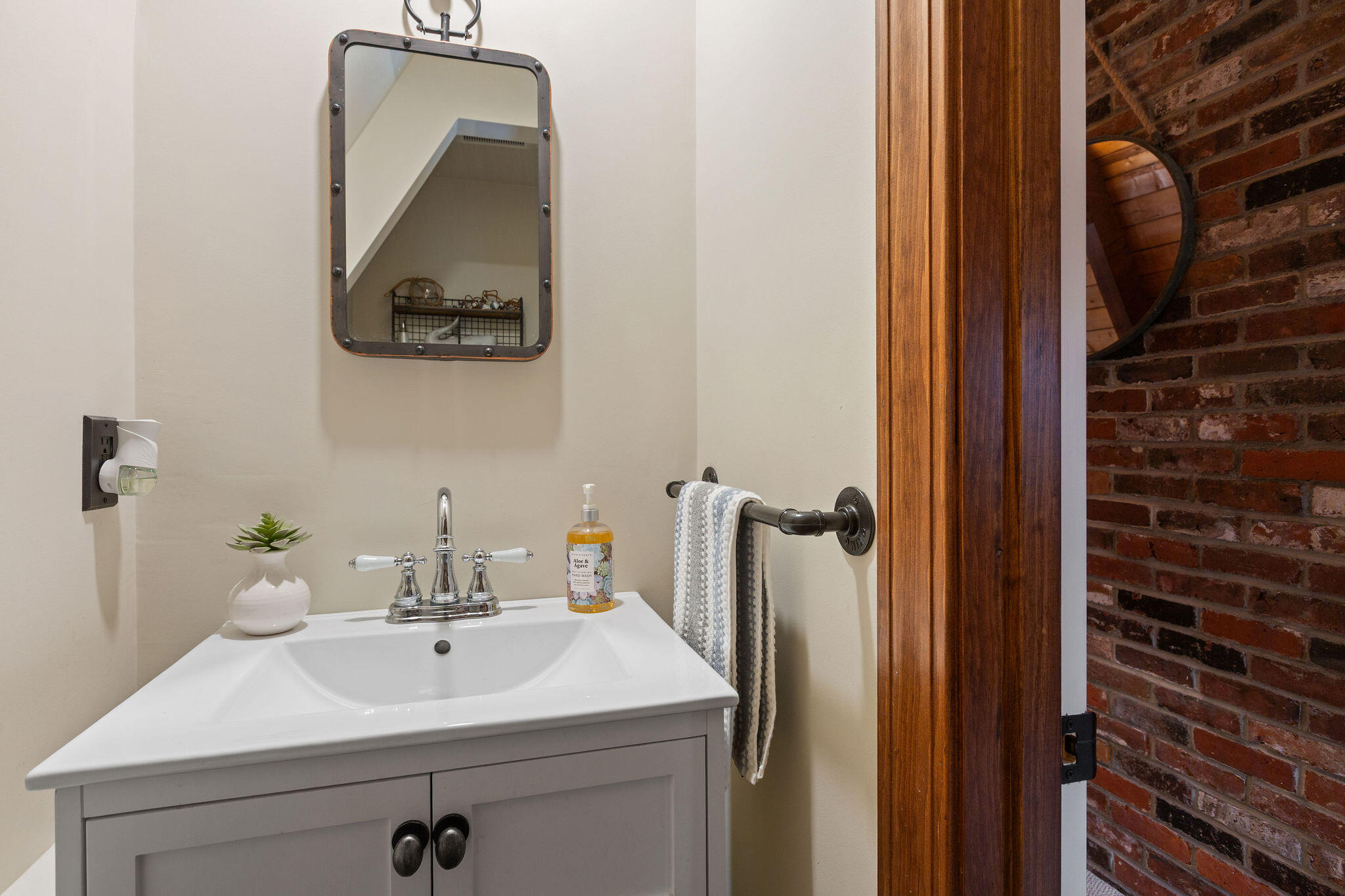 43 Old Duck Hole Road