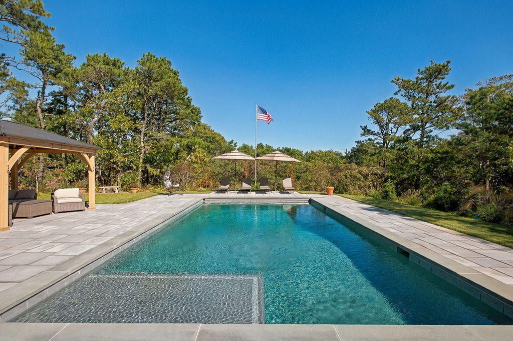 1095 Long Pond Road
