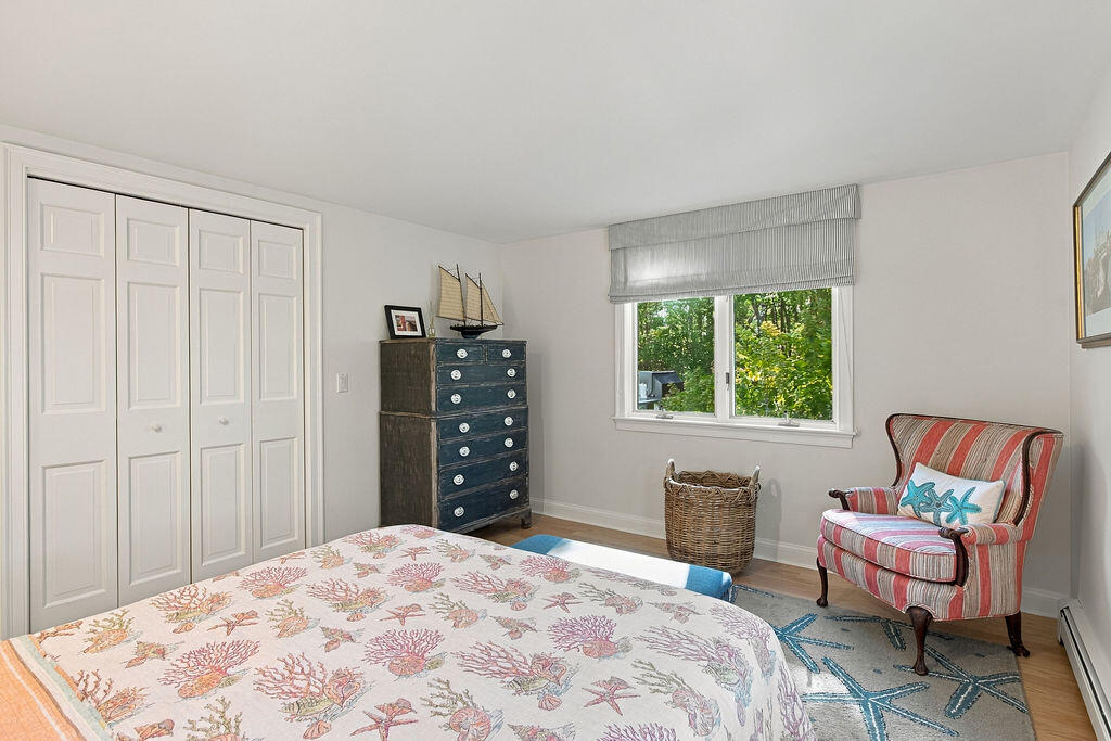 1095 Long Pond Road
