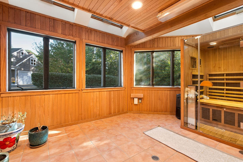 1095 Long Pond Road