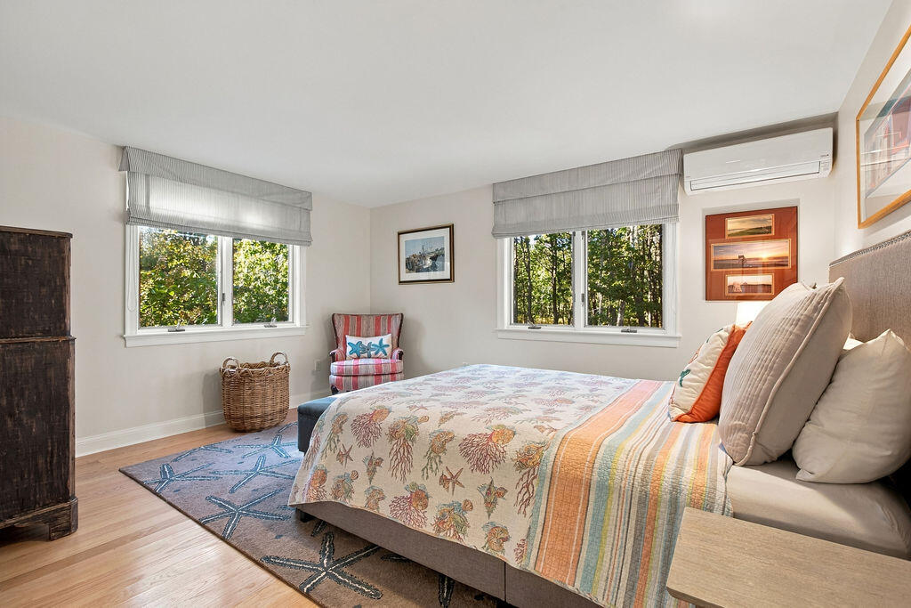 1095 Long Pond Road