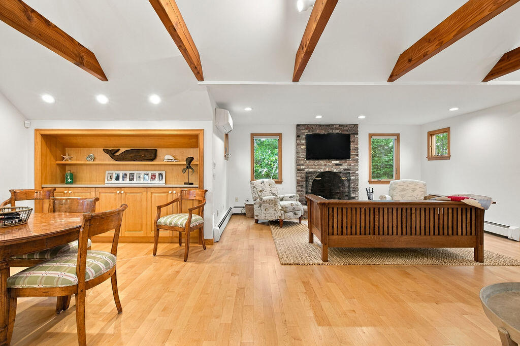 1095 Long Pond Road
