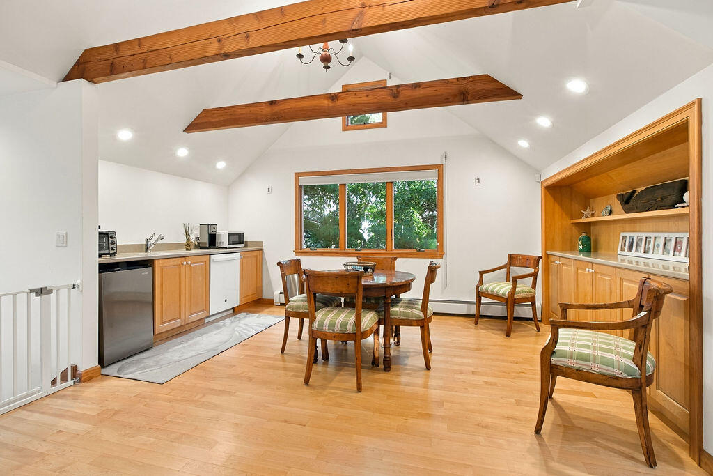 1095 Long Pond Road