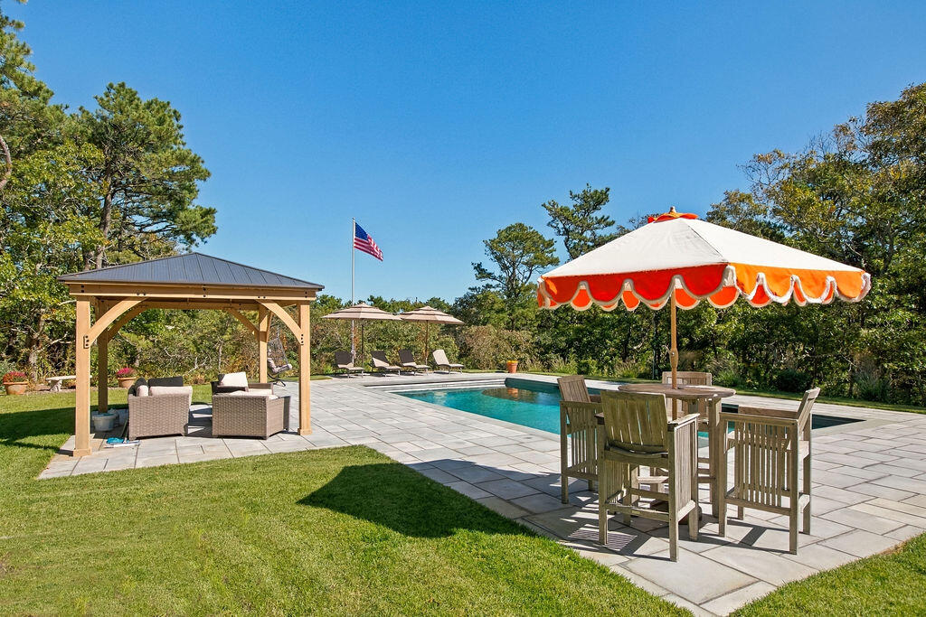 1095 Long Pond Road