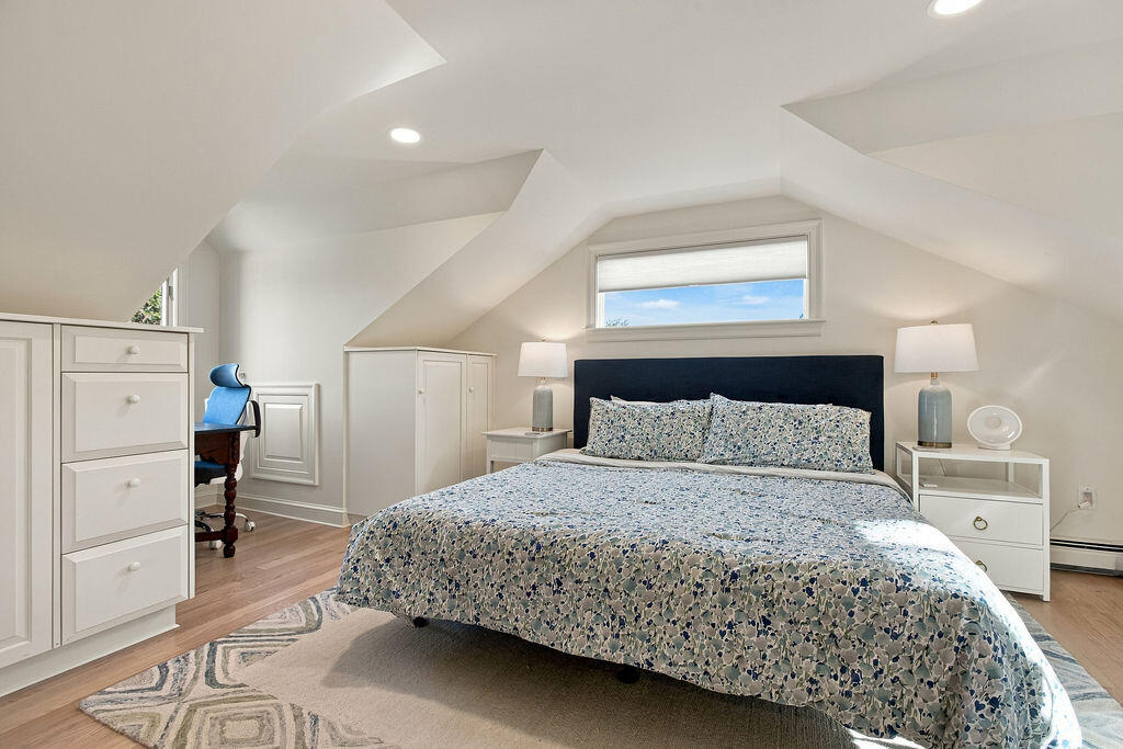 1095 Long Pond Road