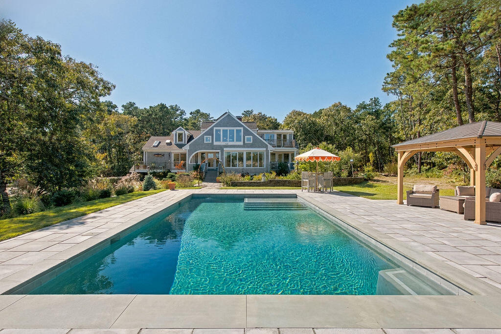 1095 Long Pond Road
