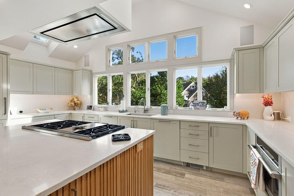1095 Long Pond Road