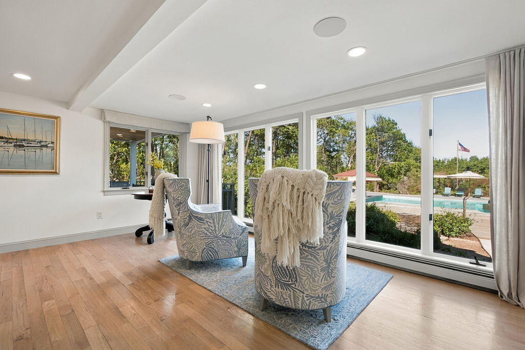 1095 Long Pond Road