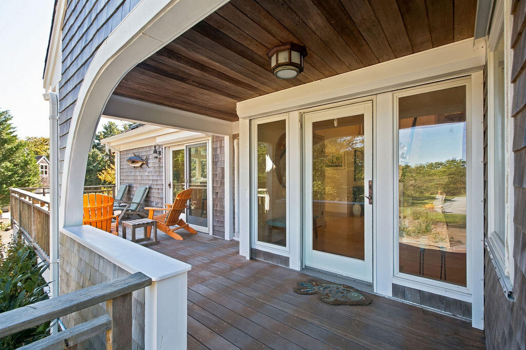 1095 Long Pond Road