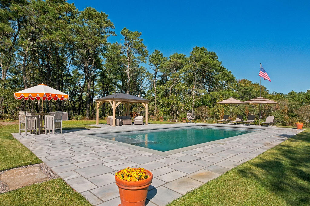 1095 Long Pond Road