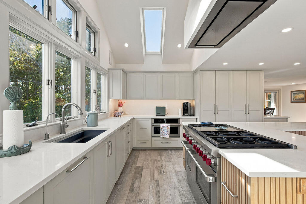 1095 Long Pond Road